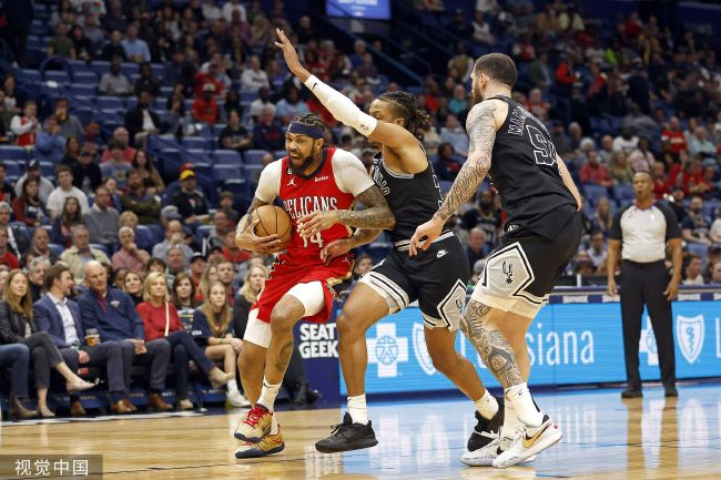 一部电影可以起用NBA球星奥尼尔作男主角，也可以用不知名的越南难民饰演女主角。